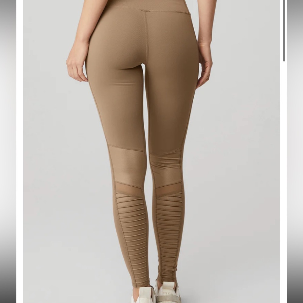 alo moto leggings in gravel